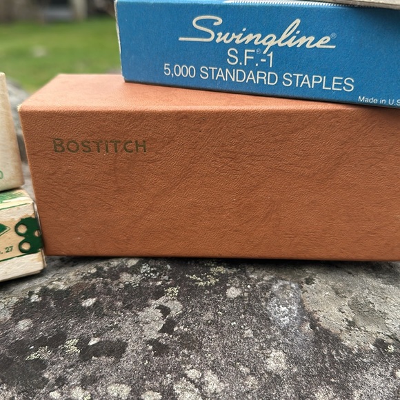 Bostich Stapler Brown & Thomas Cadillac New Haven CT & Boxes of Staples Vintage - Picture 5 of 6